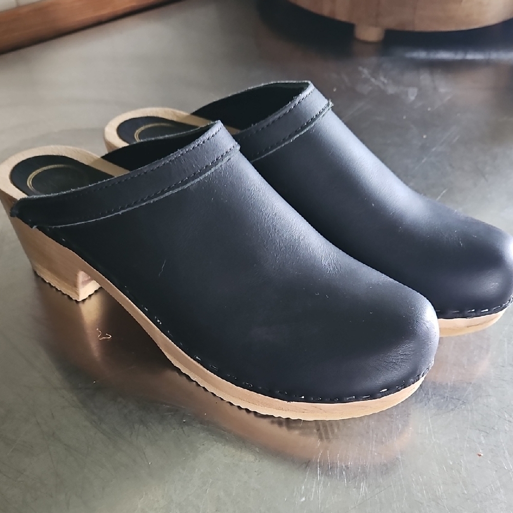 Elegant Black Leather Mules